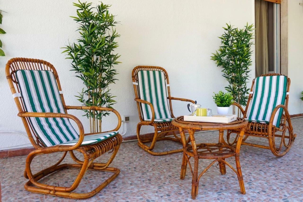 Villa Aurelia -Seafront Apartment With Patio Флуміні-ді-Кварту Екстер'єр фото