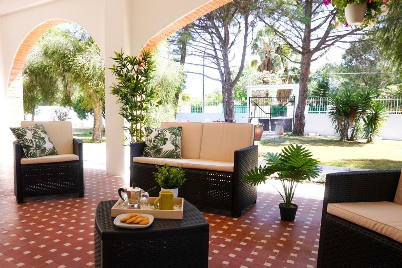Villa Aurelia -Seafront Apartment With Patio Флуміні-ді-Кварту Екстер'єр фото