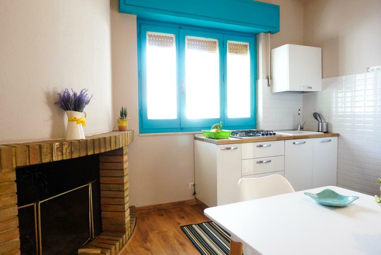 Villa Aurelia -Seafront Apartment With Patio Флуміні-ді-Кварту Екстер'єр фото