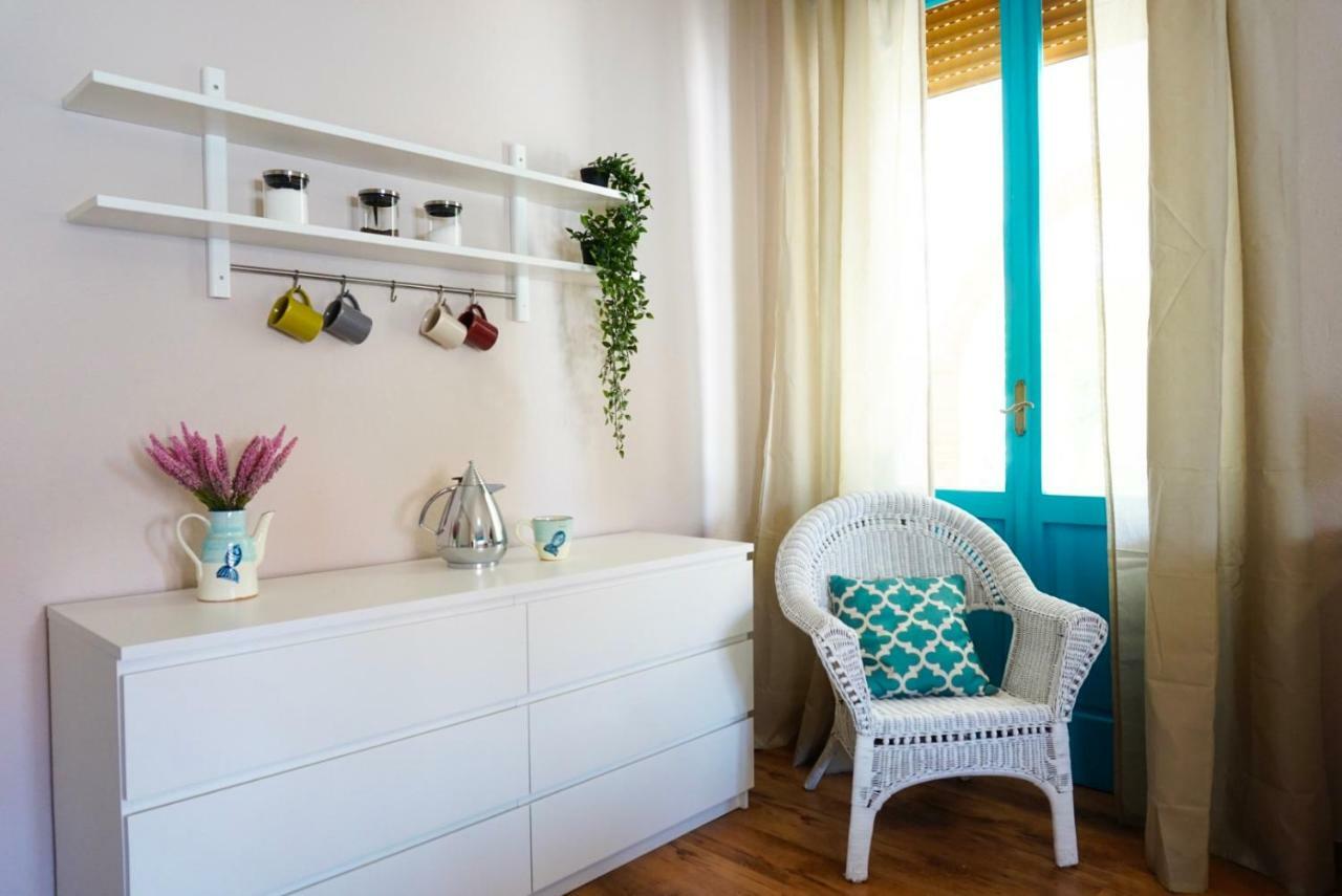 Villa Aurelia -Seafront Apartment With Patio Флуміні-ді-Кварту Екстер'єр фото