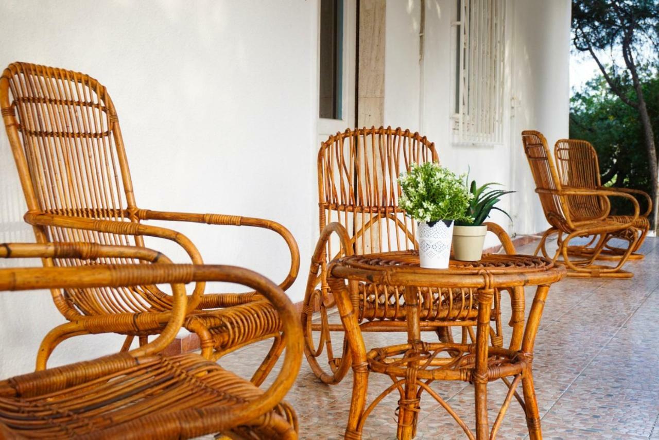Villa Aurelia -Seafront Apartment With Patio Флуміні-ді-Кварту Екстер'єр фото