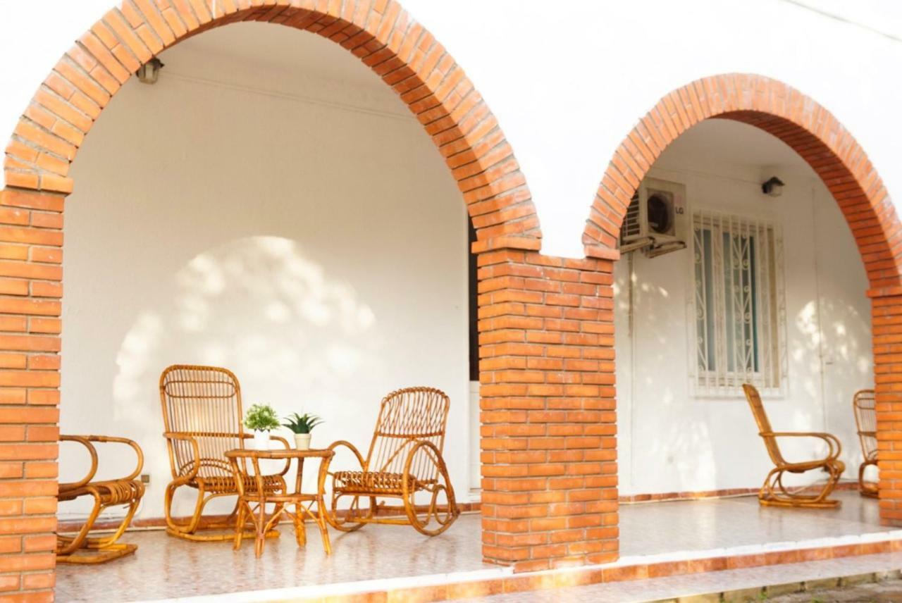 Villa Aurelia -Seafront Apartment With Patio Флуміні-ді-Кварту Екстер'єр фото